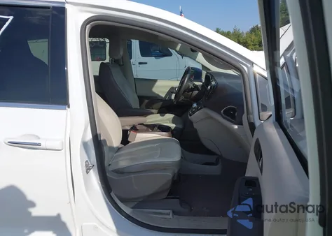 2017 Chrysler Pacifica Touring-L из США, поврежденный, VIN 2C4RC1BGXHR688119